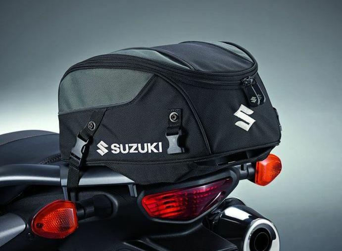 DECAL WHITE "SUZUKI"