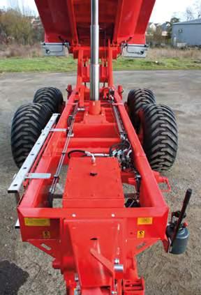A single dumper for transport and field supplies The semi-lift trailer range is designed for professionals who need to fill a seeder or a