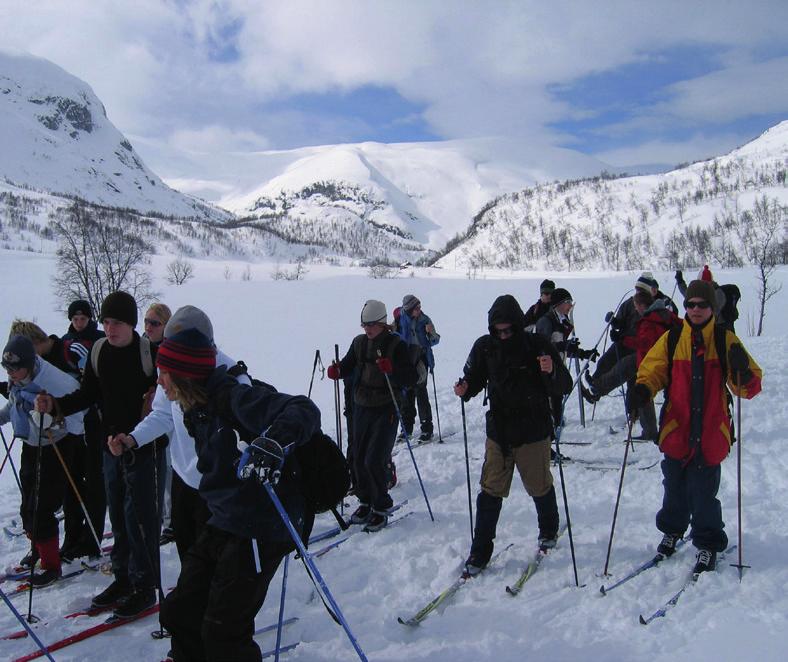 VINTERFJELLSKULE I EVENTYRLEGE MYRKDALEN Vått og Vilt arrangerer fjellskule for grupper og skular vinteren 2019/ 2020!