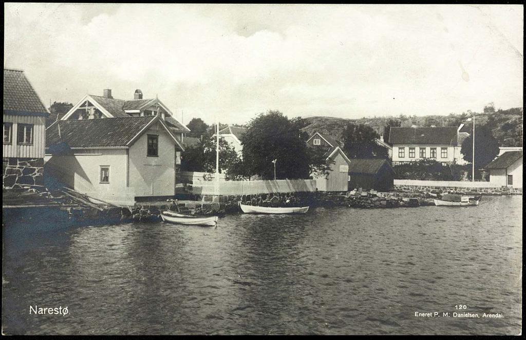 Det er flere varpepåler i området, og det er to hus som har interesse i forhold til at Narestø var et skysskifte.
