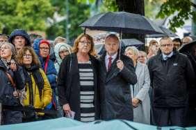 Jernrosene Jernrosene ble avduket ved Oslo Domkirke lørdag 28/9-19 med kronprinsparet og representanter fra regjeringen og byrådet tilstede sammen med flere hundre berørte og etterlatte.