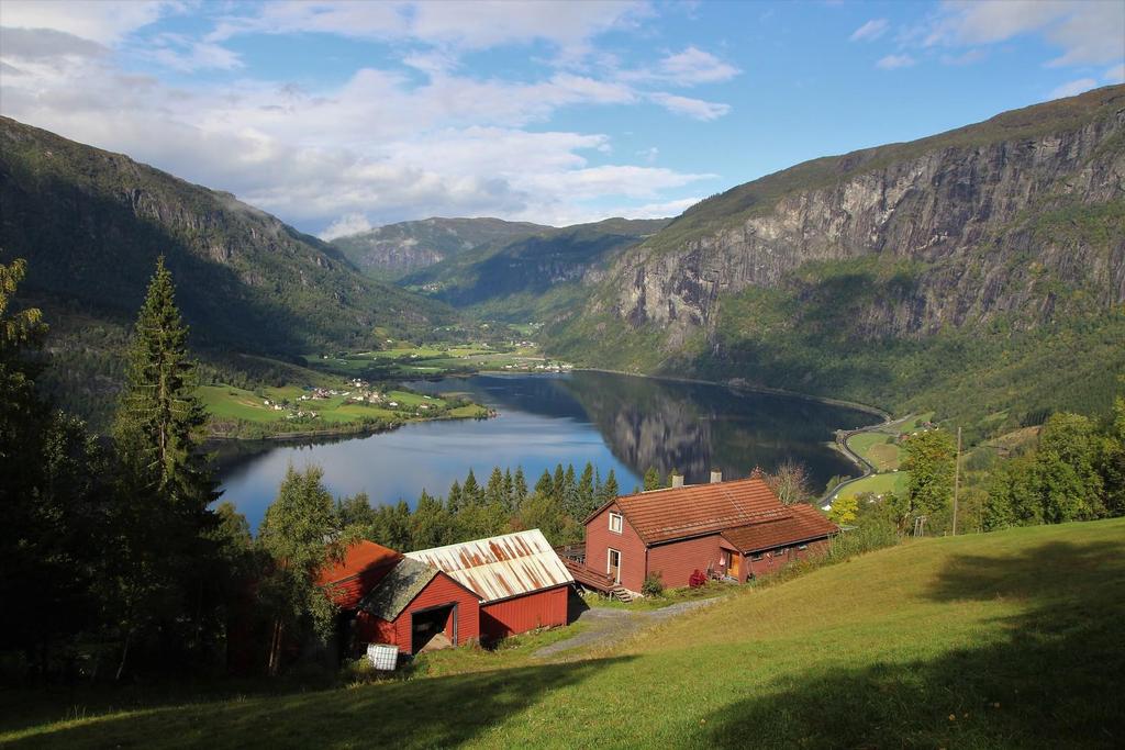 2.7 Landbruks- natur og friluftsområde (LNF) 2.7.1 Føresegner for frådeling 1. All frådeling av tomter og hus på landbrukseigedomar krev løyve etter både PBL og Jordlova.