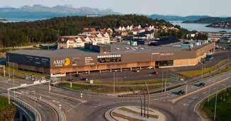 AMFI Kirkenes ligger i Kirkenes sentrum i Sør-Varanger kommune og huser foruten butikker i de fleste bransjer også det kommunale helsesenteret.