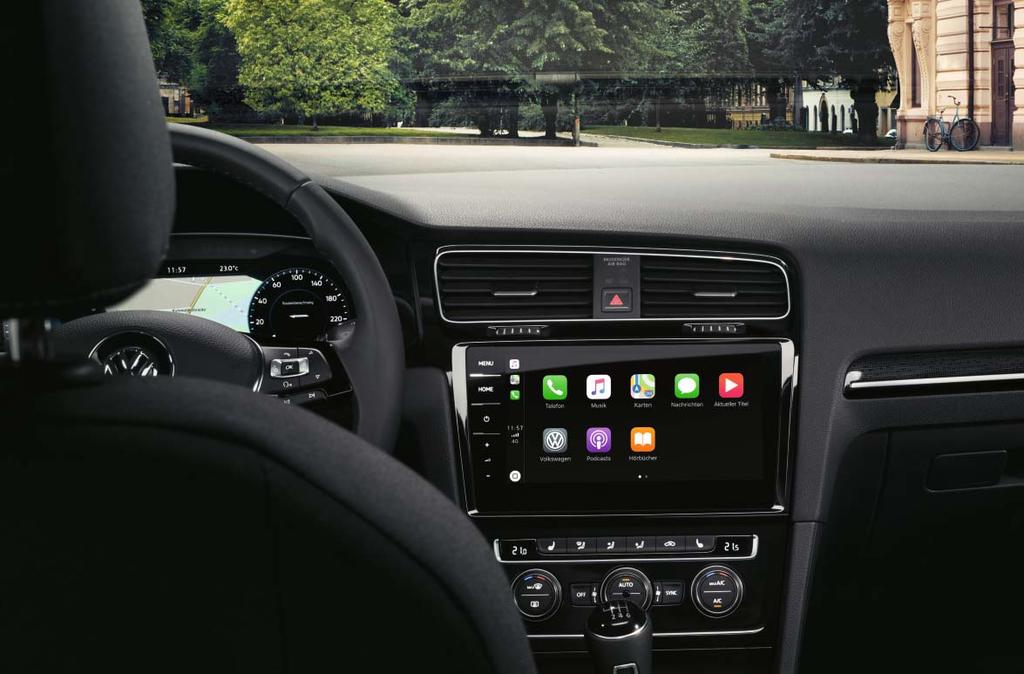 02 Car-Net App-Connect¹) gir deg mulighet til å betjene smarttelefonapper på berøringsskjermen til infotainmentsystemet.