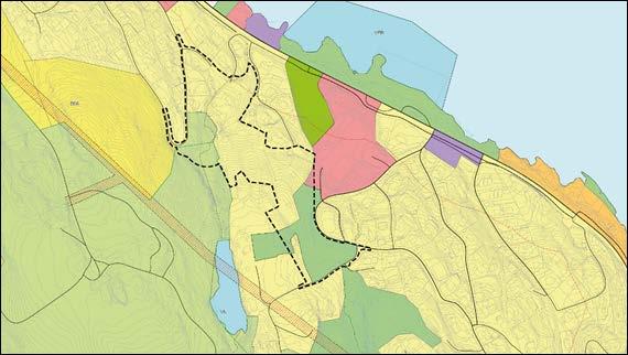 Planområdets omriss vist over kommuneplanens arealdel I denne saken er også gjeldende regulering av betydning, da nytt planforslag dekker (og erstatter) deler av denne.