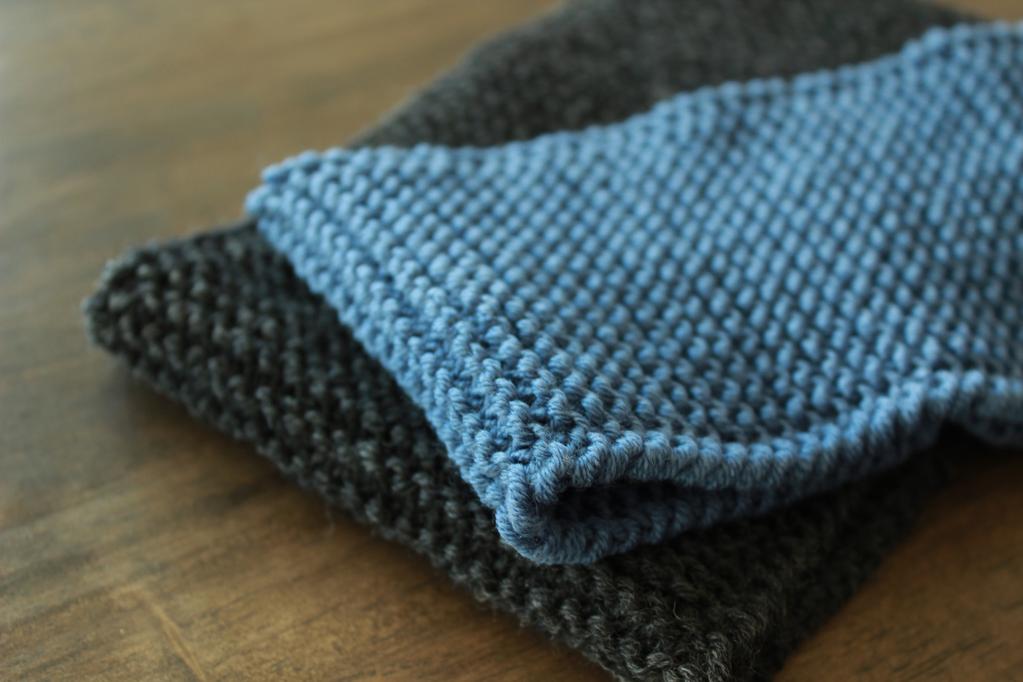 Rillepannebånd Størrelser: 1-5 (6-12) år, dame (mann) Garn: Merinoull fra SandnesGarn (100% merinoull) Garnalternativer: Smart fra SandnesGarn, Merino Extra Fine fra DROPS, Eco wool fra Dale (eller