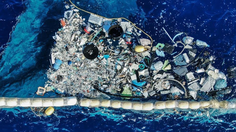 Ocean Cleanup Petter og Hung Da Boygan var 16 år skulle han dykke etter fisk i Hellas, men da så han mer plast i have enn fisk. Han forsto at noe måtte gjøres.