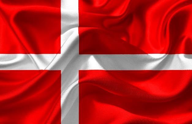 Danmark er Legolandet Oda, Nima, Felicia, Nikoline, Malin og Silja Vi har funnet noen fakta om nabolandet vårt. Danmark er et populært ferieland. Mange nordmenn elsker røde pølser og Legoland.