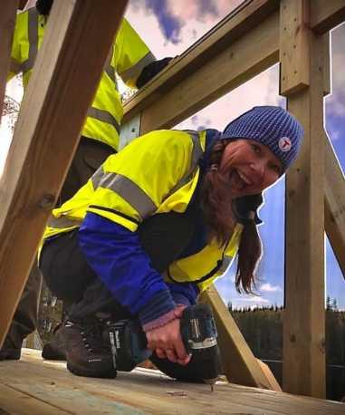 Gutteklubben Blodtrent i arbeid Brukonstruksjonen er laget for å vare i minst 30 år og skal tåle flere meter snø, vind og hele turfølger.