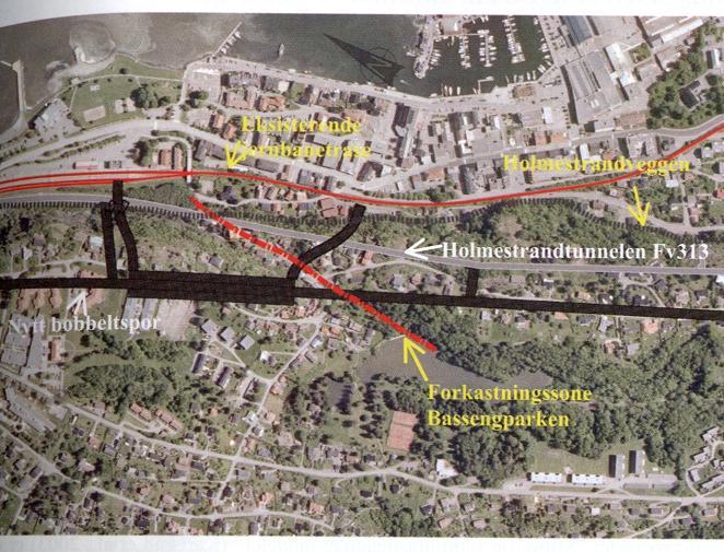 Figure 20. Overview at the major weakness zone (red solid line) intersecting the entrance tunnel to the station hall and the Holmestrand road tunnel. (Langford, Kveldsvik et al. 2011) 3.