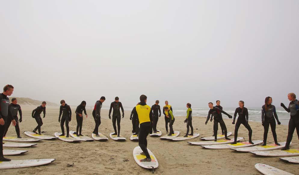 Foto: Ungdom og Fritid i Stavanger SURFEKURS: Surfekurs i regi av Fiks Ferigge Ferie.