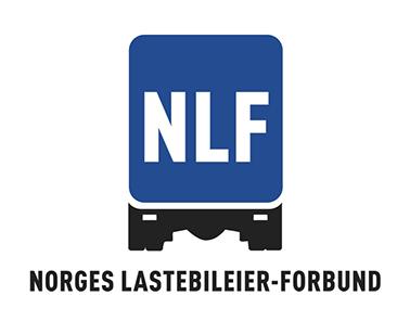 Bedre trafikksikkerhet: Fra 1. november trer nye dekkregler i kraft for tungbiler. NLFs Geir A. Mo er her ute på kontrollstasjonen for å orientere yrkessjåførene.