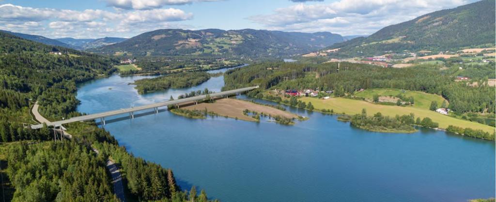 der nordre landkar plasseres. Kassebrua skal lanseres ut over søylene fra et produksjonsområde på Hovemoen, og fundamenteres med borede betongpilarer til berg.