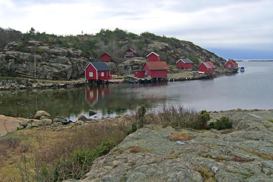 Rapport 2/2020 88 Hytter i nasjonalparken. Foto: Vidar Asheim, Fylkesmannen i Østfold Hytter og andre bygninger Status I Ytre Hvaler nasjonalpark er det 185 bygninger, hvorav 64 hytter.