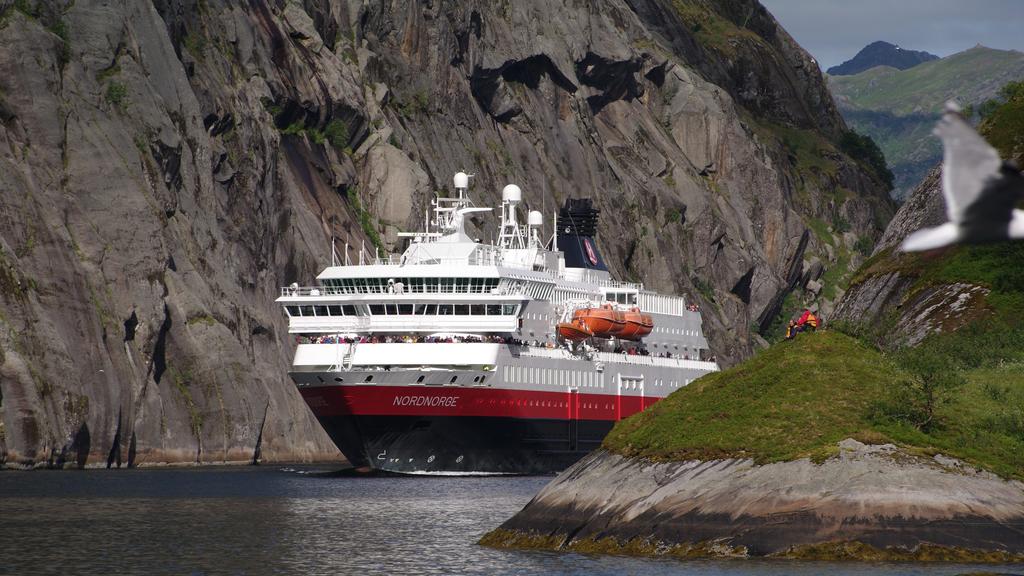 cruiserederiet bytter Hurtigruten ut tradisjonell dieseldrift med store batteripakker og gassmotorer på flere av sine skip