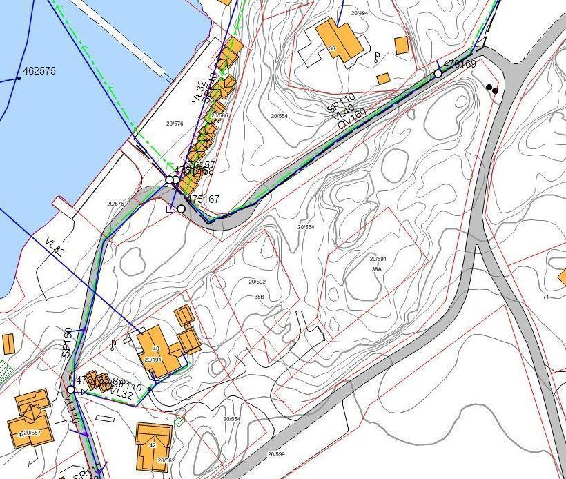 Det er videre etablert stikkledninger mellom fritidstomtene gnr/bnr 20/591 og 20/592. Fritidseiendommen er klargjort for påkobling.