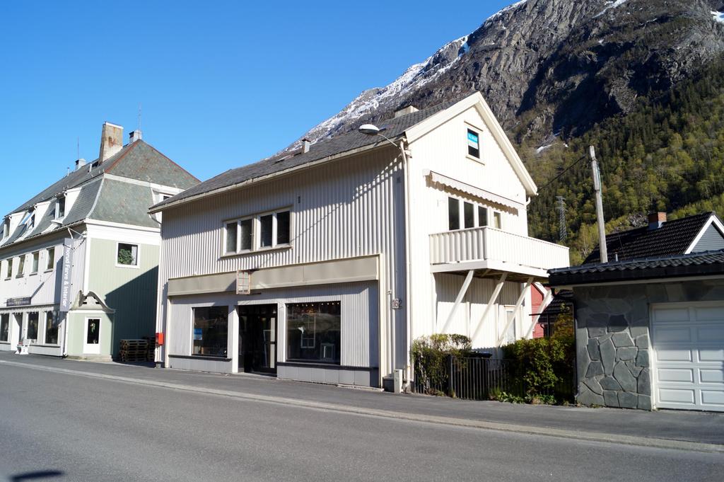 Leilighet og forretningslokale Sam Eydes gate 162, 3660 Rjukan - PDF Free  Download