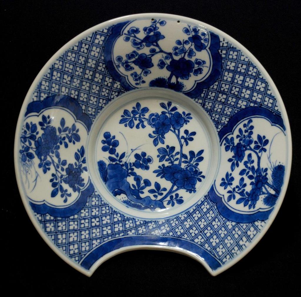 Dekormotiver ble sendt som tegninger og stikk fra Europa til Kanton, og de kinesiske porselensmalerne kopierte de europeiske motivene på porselenet.