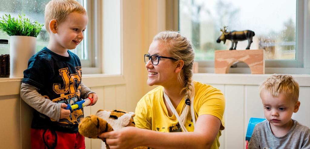 Lek og aktiviteter spinner sjelden rundt ett fagområde. På tur i naturen kan for eksempel både samarbeid, miljøvern, matematikk, språk og kroppsbeherskelse utvikles.