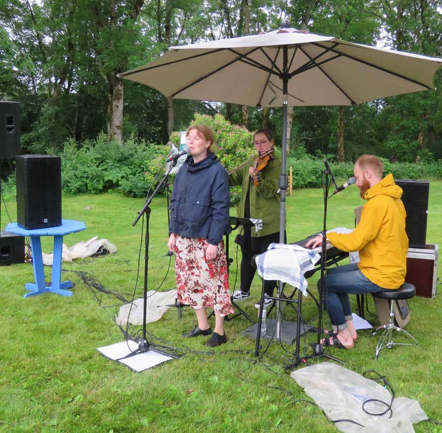 juni var det duka for dobbeltarrangement i prestegardsparken på Vereide. Laurdag var det invitert til konsert, og søndag var der gudsteneste.