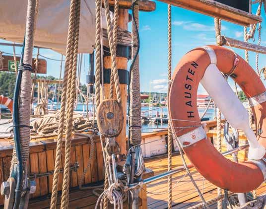 BADENYMFER Badeliv og strender i Son - Sonsstranda, Skutebauen, Brevikbukta, Sauholmen, Kjøvangen, Krokstrand, Hulvika, Emmerstadbukta, Gjøva. BÅTLIVET Sonskilenbåthavn, Son Gjestehavn.