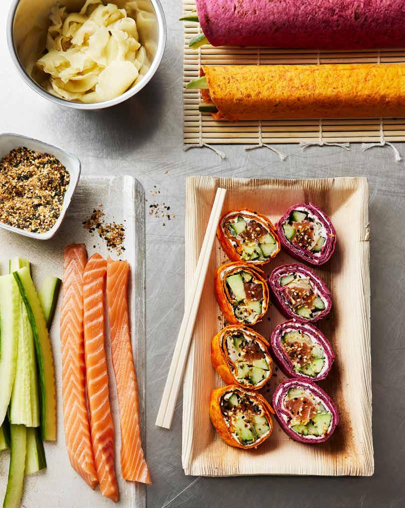 SUSHI I FESTDRAKT FARGERIK FALAFELWRAP SMOOTHIE I TORTILLABOWL RULLEKAKE MED GULROT SUSHI I FESTDRAKT FARGERIKT, HURTIG TILBEREDT OG ET SMAKFULLT KULTURMØTE.