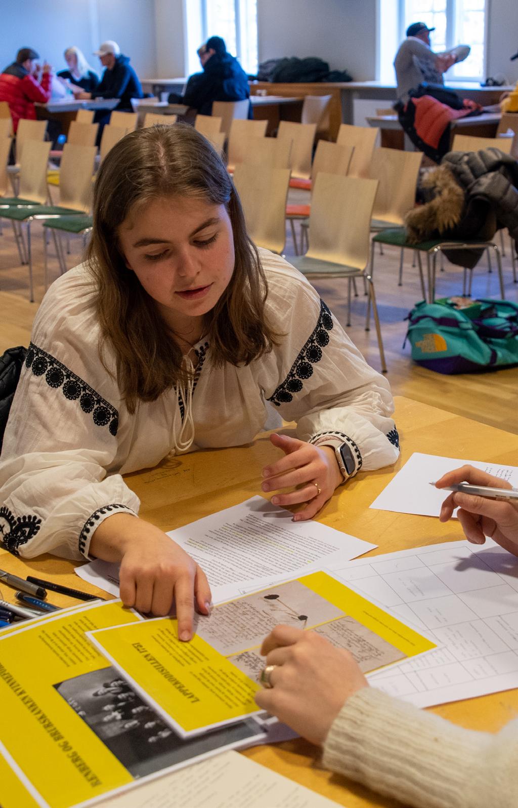 Den kulturelle skolesekken (DKS) tilbys alle landets skoleelever og er et sentralt virkemiddel i regjeringens kulturpolitiske arbeid. I St. meld. nr.