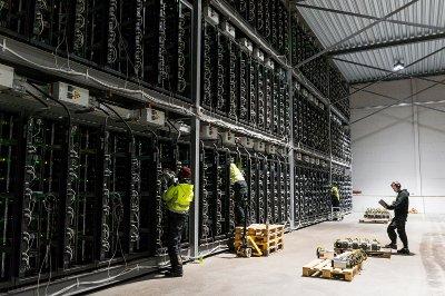 BITCOIN: Den mest kjente kryptovalutaen er bitcoin, og mange nordmenn har begynt å investere i denne valutaen. Foto: Charles Krupa/AP Photo/NTB Av Nina Lorvik Publisert: 15.03.