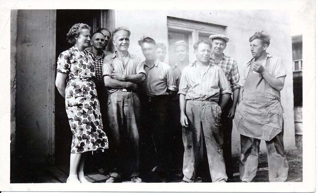 Bildet viser noen av de ansatte, sannsynlig fra midten av 1950-tallet. Fra venstre: Marie Norskerud.