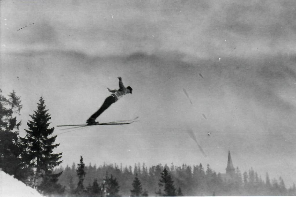 Bildet av Sigurd Hoff i svevet er fra Holmenkollen, sannsynligvis tatt i 1927. Han var da 24 år. Foto: Ukjent Ola K.