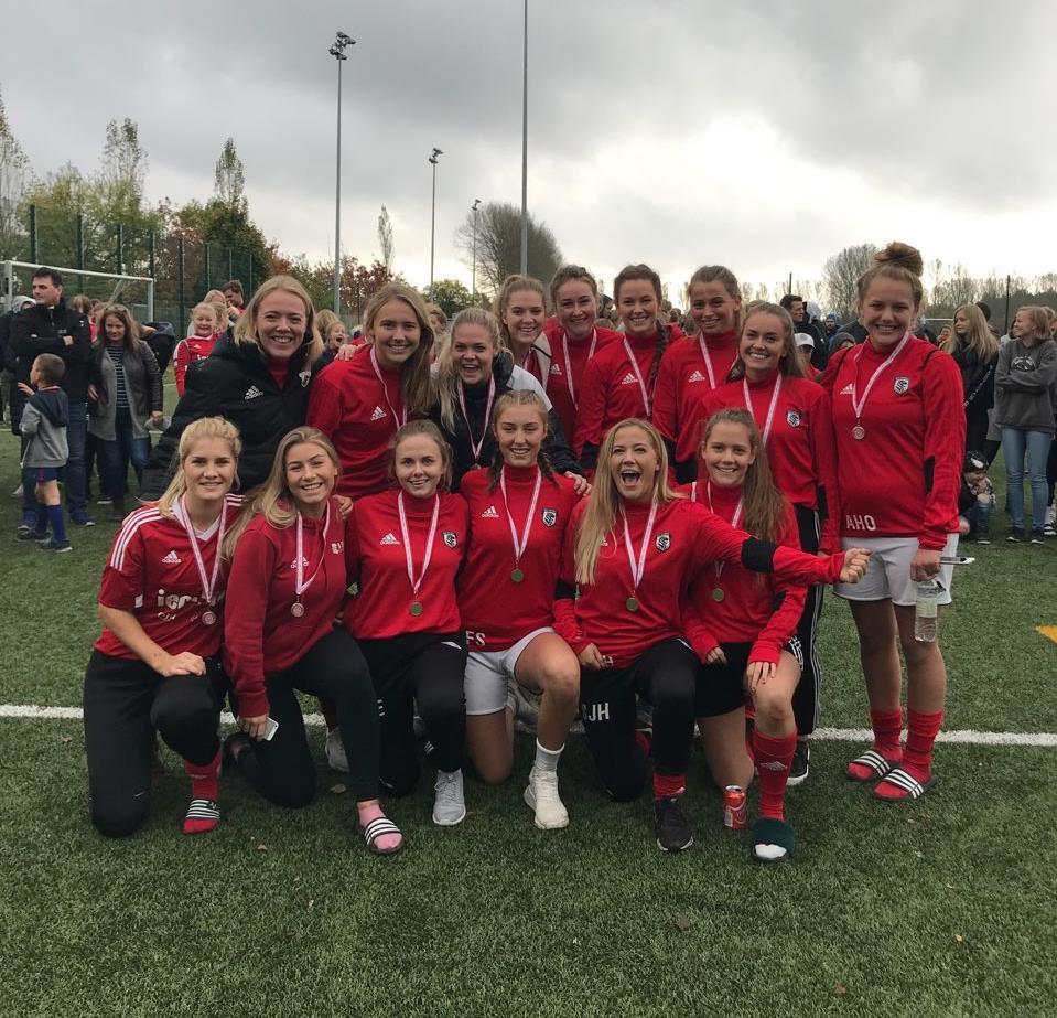 Jenter23 lag 1 etter sølv i sluttspillet i København Sportsåret 2017 2017 var et nytt godt sportslig år for Breivoll Sportsklubb Fotball.