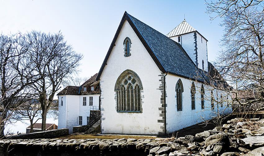 Turer innland Dagstur til Middelalderkirker og Utstein kloster Onsdag 4.