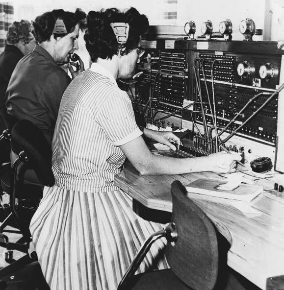 10 Pakkesvitsjing og nettverksteknologier Telekommunikasjon i gamle dager: Fysiske kabler