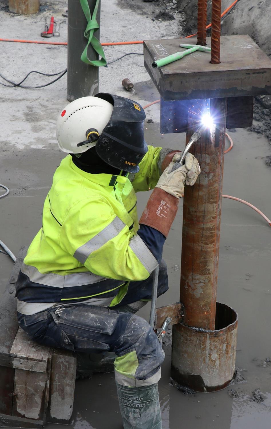 2. kvartal 2022 Høydepunkter AF Gruppen med betydelig omsetningsvekst og god lønnsomhet Omsetningen ble MNOK 8 292 (7 189) i 2. kvartal og MNOK 15 101 (13 398) i 1.