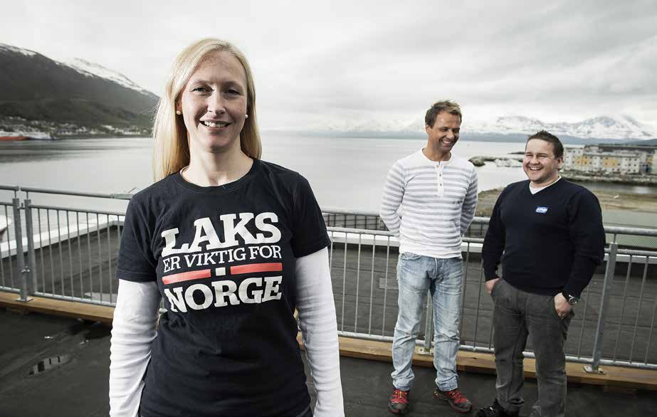 Tekst: Hans Brundtland Foto: Lars Åke Andersen Distriktsrepresentant for EWOS, Stian Staven, er guide når Forum besøker Lerøy Aurora i Nord-Troms.