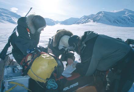 Frostskader er blant de vanligste skader på Svalbard og skyldes i hovedsak manglende, eller feil bekledning. Ha alltid med ekstra votter/hansker og lue, selv på korte turer.