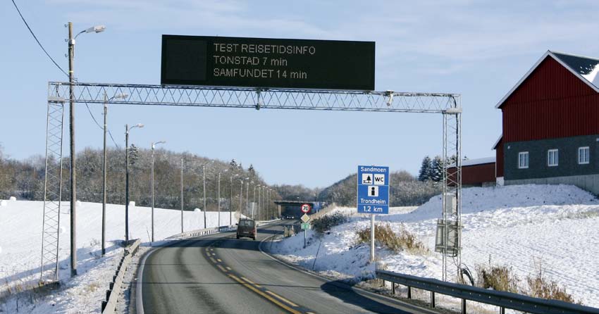 INFORMERE OG VARSLE TRAFIKANTENE 5.4 Reisetidsinformasjon Framkommelighet Trafikksikkerhet Miljø Tilgjenglighet Reisetidsinformasjon i sanntid kan utjevne trafikkbelastningen mellom gjennomfartsårer.