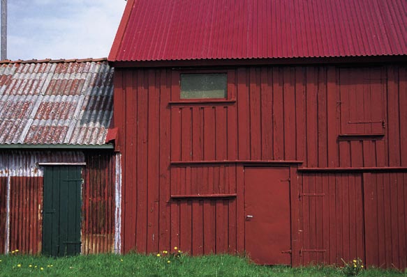 I det grunne farvannet går strømmen sterk, og det er knapt mulig å finne nødhavn. Det er ikke uten grunn at mange uthus på Lista er bygget av skipstømmer.