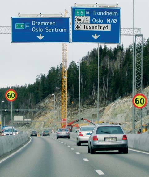 TRAFIKKMENGDE, Europaveier Gjennomsnittlig ÅDT, sum lette og tunge kjøretøy (dvs. all biltrafikk) Vi har ÅDT-data for 97 % av riks- og fylkesveiene, se nærmere fordeling i Tabell 8.