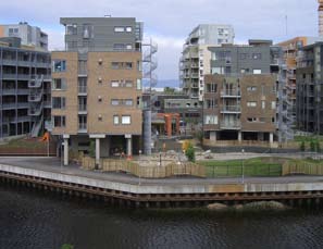 dermed ødeleggende for det trange uterommet. Den enkle materialbruken i golvet roer ned inntrykket noe. Ilsvika, Trondheim.