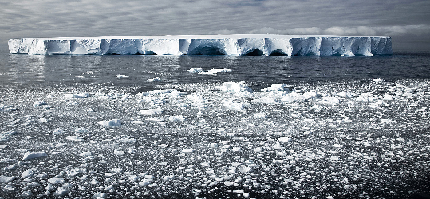 14 Klimahefte: Alt henger sammen med alt 3: Konsekvenser Isen smelter 15 Isen smelter En naturlig konsekvens av høyere temperatur, er at is og snø smelter.