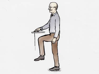 Jo lengre ned du senker baken, jo mer jobbing blir det for musklene i beina dine. ØvElSE 2: Høye kneløft Stå med siden mot kjøkkenbenken, støtt deg lett med en hånd.