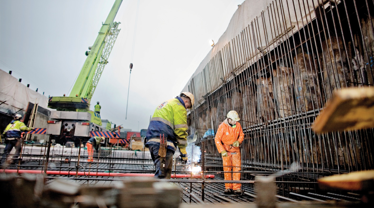 Del 1: Status og utfordringer Del 1: Status og utfordringer Jernbanenettet er sprengt flere strekninger er definert som overbelastet. Togtransport blir stadig viktigere i storbyenes pendleromland.