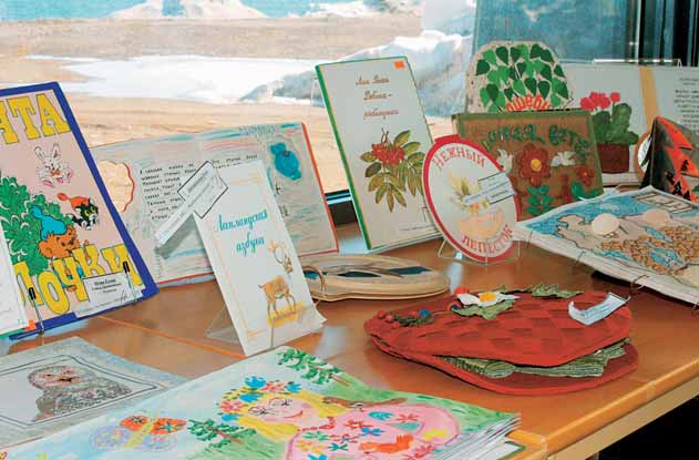 Foto: Sonja Siltala Utstilling av håndlagde bøker av russiske barn.