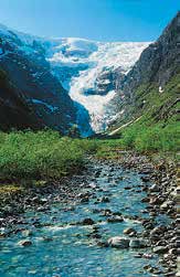Lodalsulukkene i munningen av dalen er hovudtema. BØDALSSETER - LODALSKÅPA (2083 m.o.h.), (7 timar opp, 3,5 time ned.