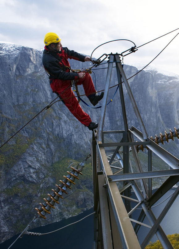 Dagens forsyningssikkerhet bekymrer. Den kalde vinteren 2010 var det over 1000 timer hvor det ikke var tilstrekkelig reserve dersom det hadde oppstått feil i en av hovedlinjene.