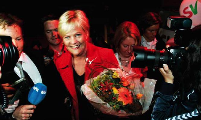 triumfen: Ved valget i 2005 kom SV for første gang inn i regjering. Her entrer SV-leder Kristin Halvorsen seiersikkert partiets valgvake på Rockefeller i Oslo.