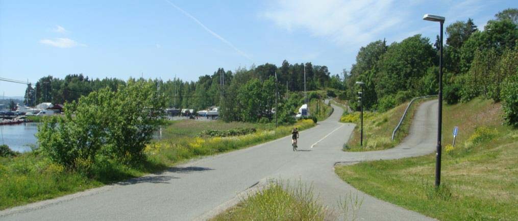 Her ligger også Sandvika stadion som drives av Bærum Sportsklubb og er en helårs kunstgressbane med tilskuerkapasitet på 500.