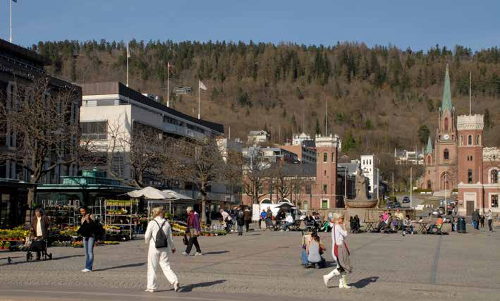 Figur 29. Bragernes torg prisbelønnet byrom i hjertet av Drammen. [Foto: Birgitte Simensen Berg] del av torget dette for å sikre at torget skal brukes hele døgnet og hele året.