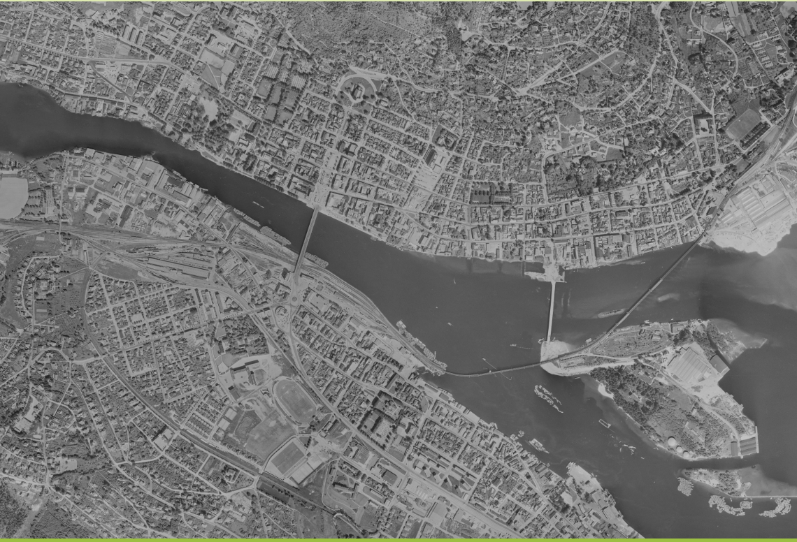 Figur 3. Det sentrale Drammen i 1963. Fortsatt er Bybrua riksveiforbindelsen mellom Oslo og Vestfold/Sørlandet. [Kilde: Statens kartverk Geovekst-luftfoto 21.7.